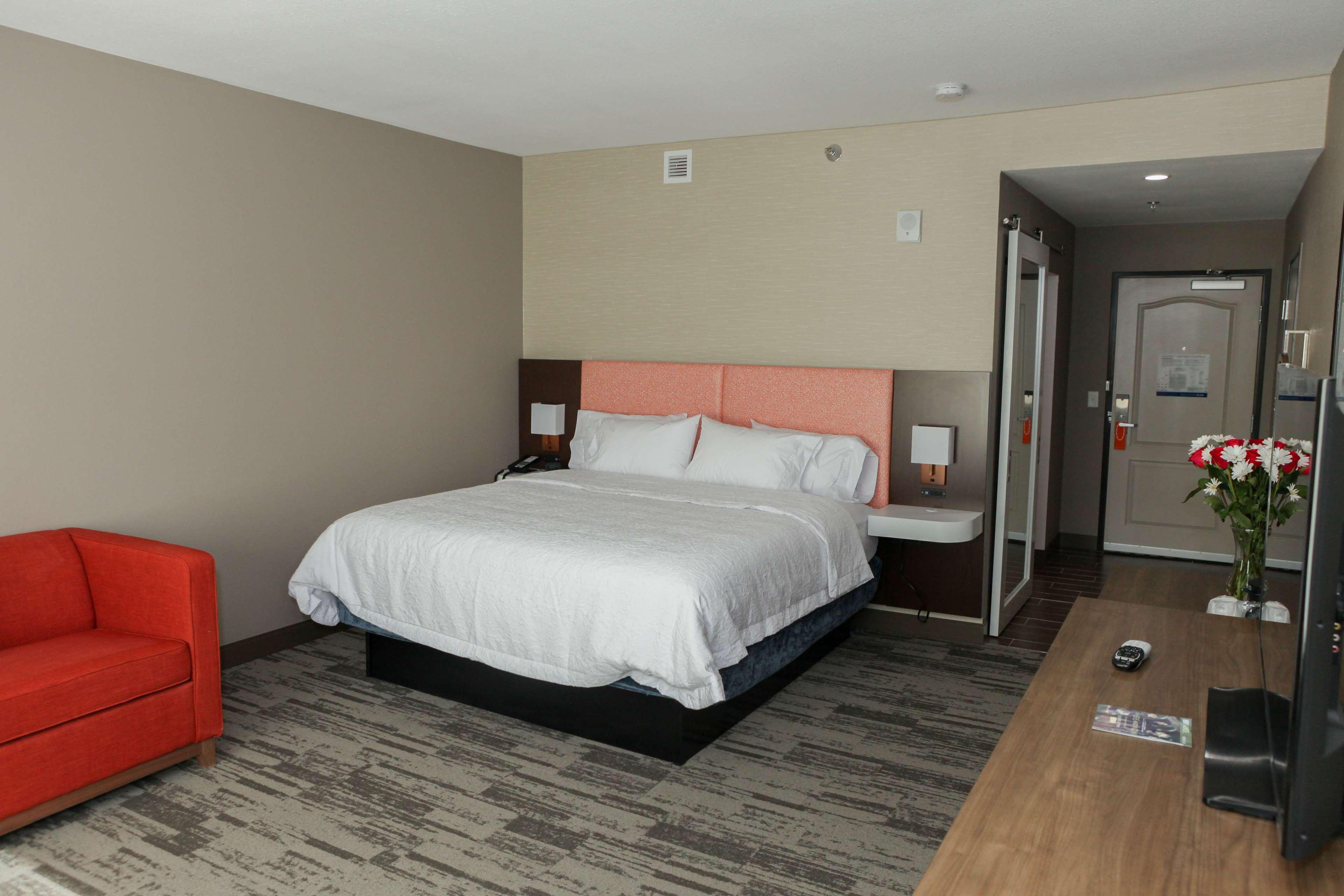 Hampton & Hotel