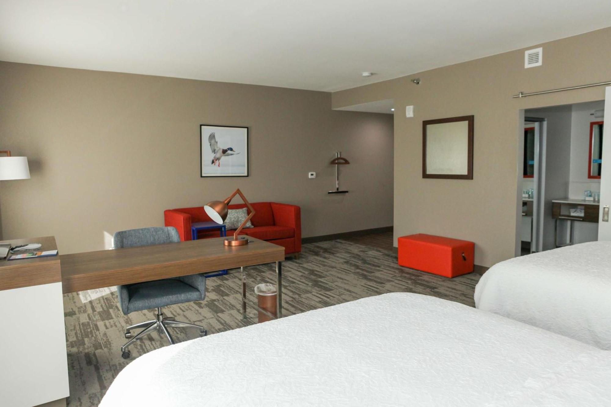 Hampton & Hotel 3*