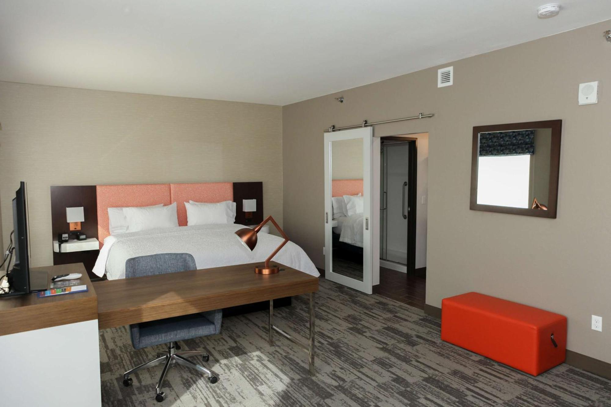 Hampton & Hotel 3*