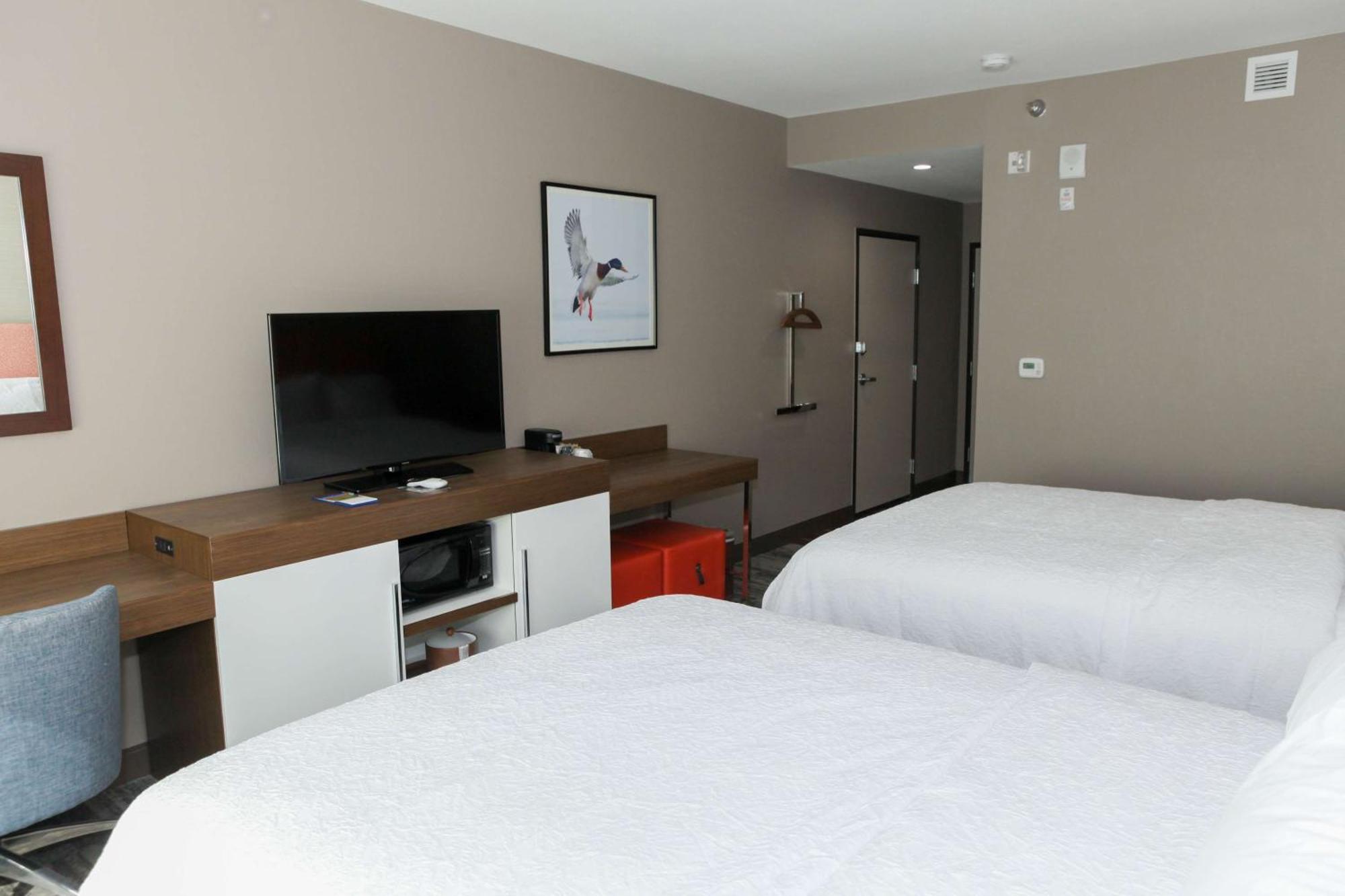 Hampton & Hotel